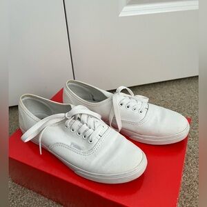 White Vans Authentic Lowpro Shoe - Women’s 6/ Boy’s 4.5